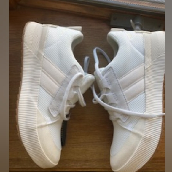 Sorel, 9, white - Picture 3 of 5